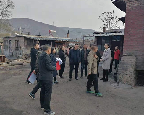 縣委、鎮(zhèn)府領(lǐng)導(dǎo)煤改電驗(yàn)收工程