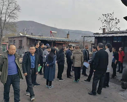 縣委、鎮(zhèn)府領(lǐng)導(dǎo)煤改電驗(yàn)收工程